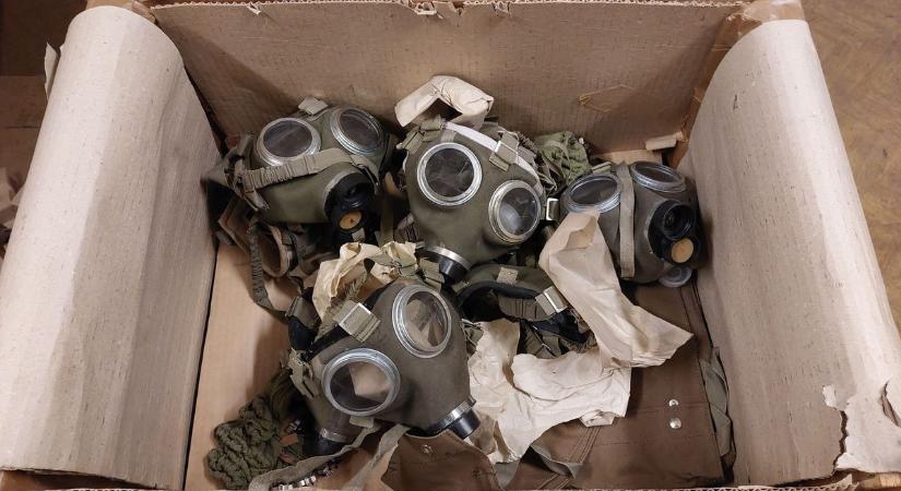 Atomriadóra készültek, majd hátrahagyták a bunkert: gázálarcok és kutyacsontváz a mélyben ( galéria)