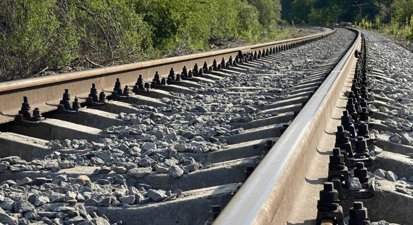 Lettország az Oroszországba vezető vasútvonal lebontását fontolgatja