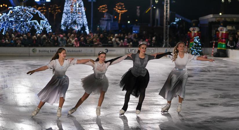 Káprázatos mesevilág – jégrevü a Dunakapu téren