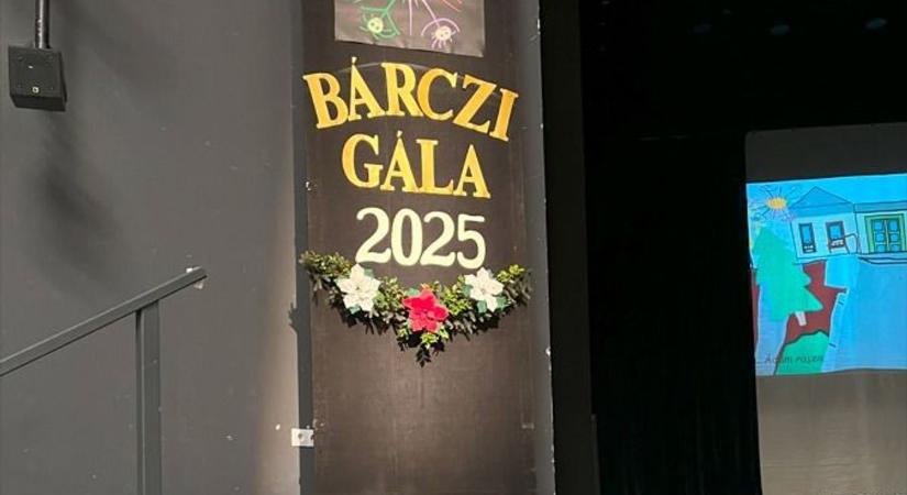 Ragyogó tehetségek, szeretetteljes közösség: ilyen volt a Bárczi idei gálája (galéria  videó)