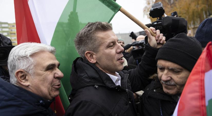 Magyar Péter mögött Nyíregyházán ott voltak a jelöltek, az egyik közfelkiáltás után, kész a program, megvan a csapat