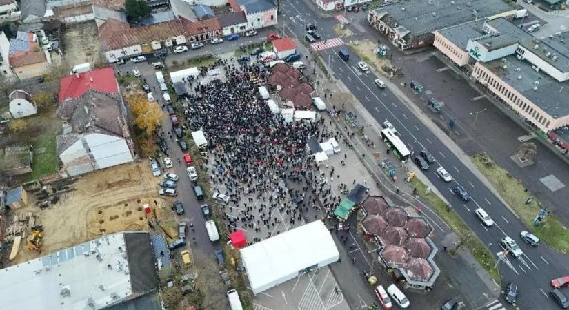 Teljes érdektelenségbe fulladt Magyar Péter tüntije
