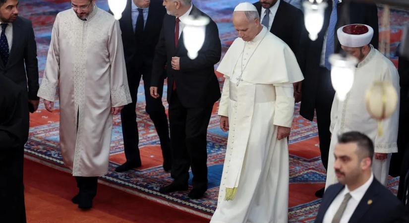 XIV. Leó pápaként először lépett mecsetbe Isztambulban, de nem imádkozott odabent