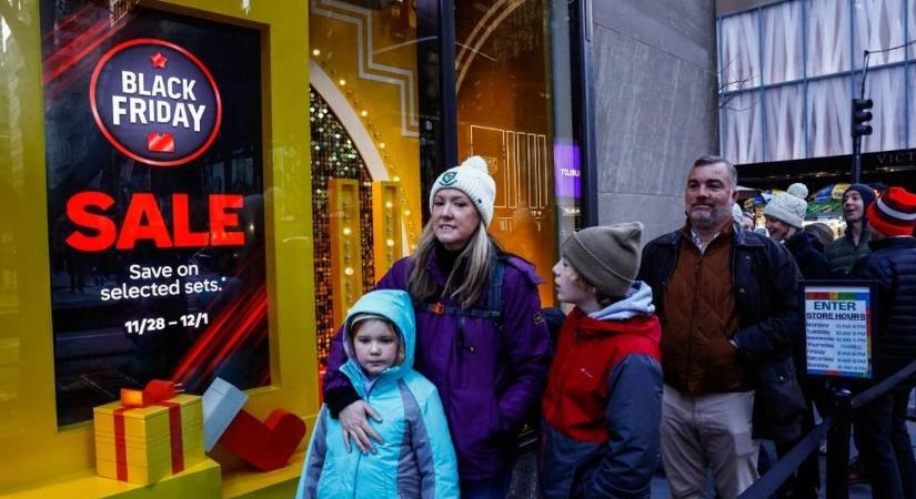 Többet költött az amerikai fogyasztó, mégis kevesebbet vett - itt vannak a Black Friday adatok