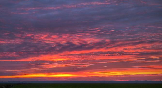 Tüzes naplemente zárta a pénteket