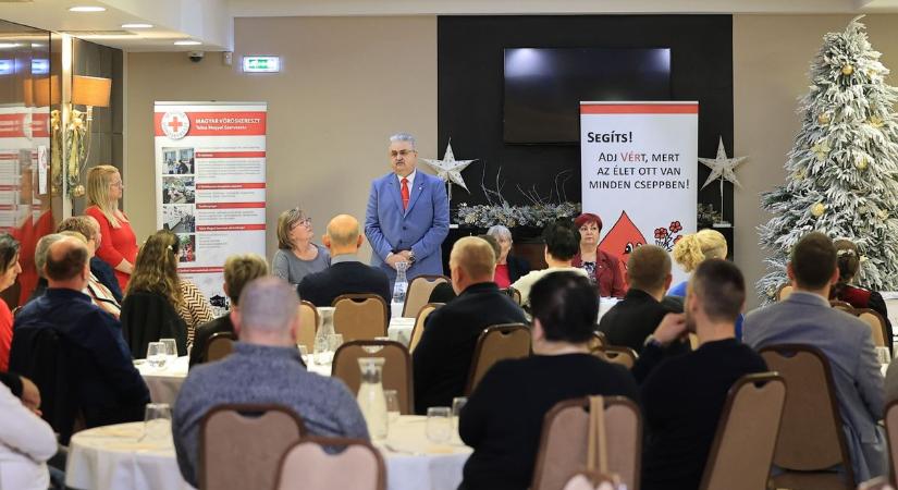 Ez ám a nagy szám! 175-szörös véradót is jutalmaztak az ünnepségen (képgalériával)