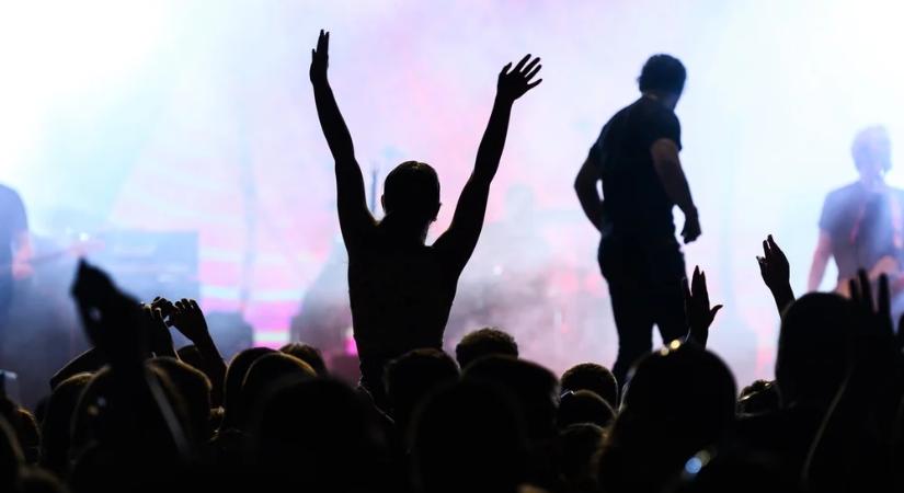 40 év hallgatás után új dallal jelentkezik a két magyar legenda