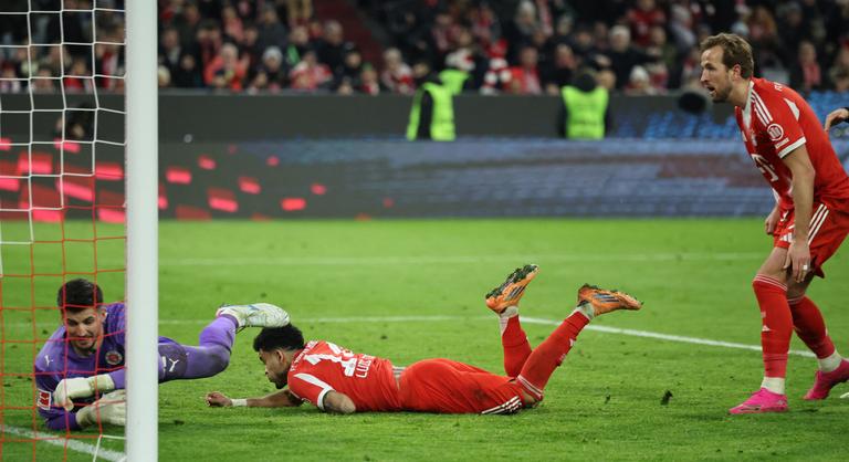 Megvan az év gólpassza? A földön fekve, sarokkal villant a volt liverpooli – videó!