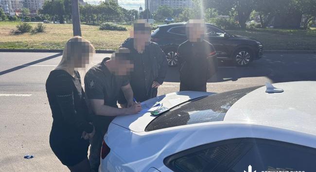 Dnyipróban két volt rendőrt azzal vádolnak, hogy pénzért törölték több mint 500 hadköteles adatait az állami adatbázisokból