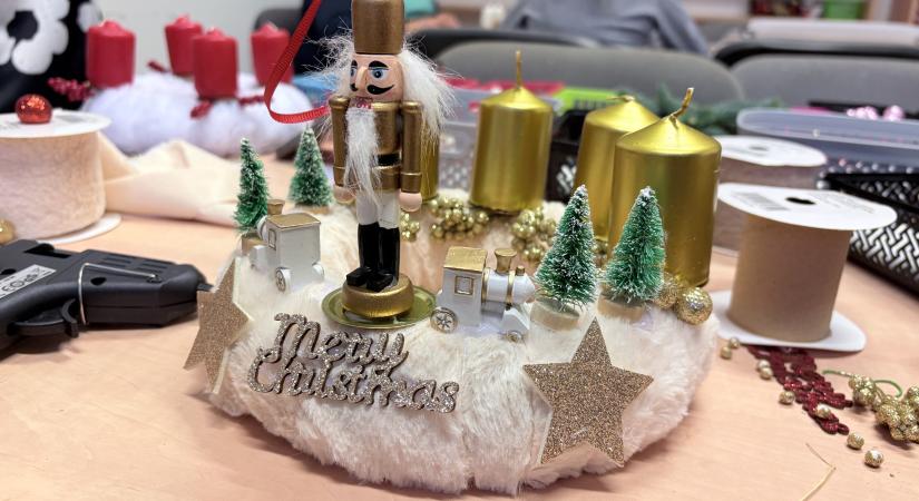 „Hogy mindenkinek lehessen otthon szép adventi koszorúja”