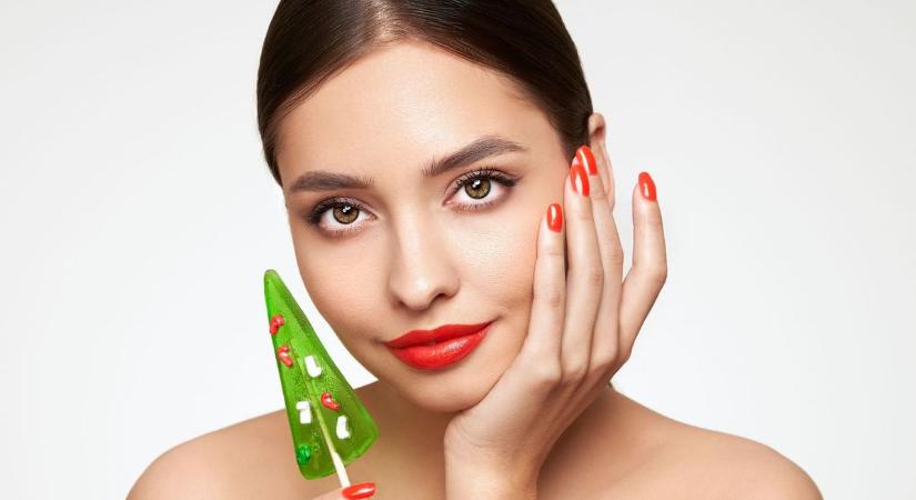 Kis fenyőfát a gyűrűsre? Ilyen mintát kérj a körmösödtől, ha ki akarsz tűnni a karácsonykor