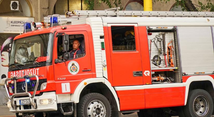 Árokba borult egy autó Ásotthalomnál