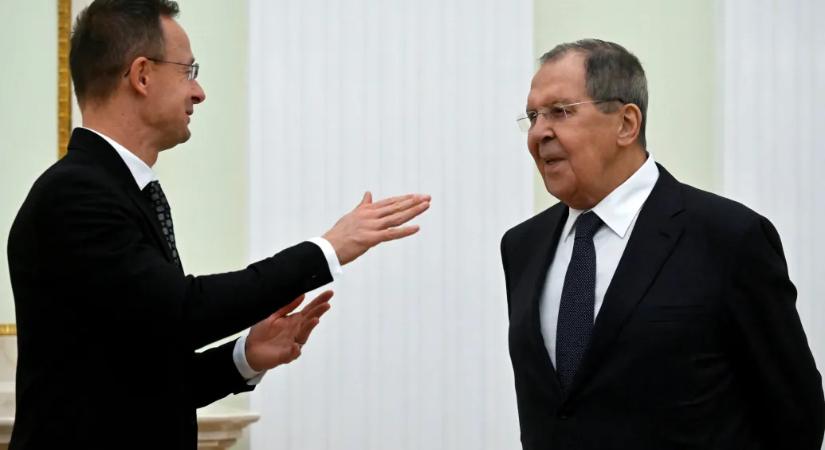 Szijjártó: A magyar kormánynak nincs szüksége engedélyre, hogy külföldön tárgyaljon