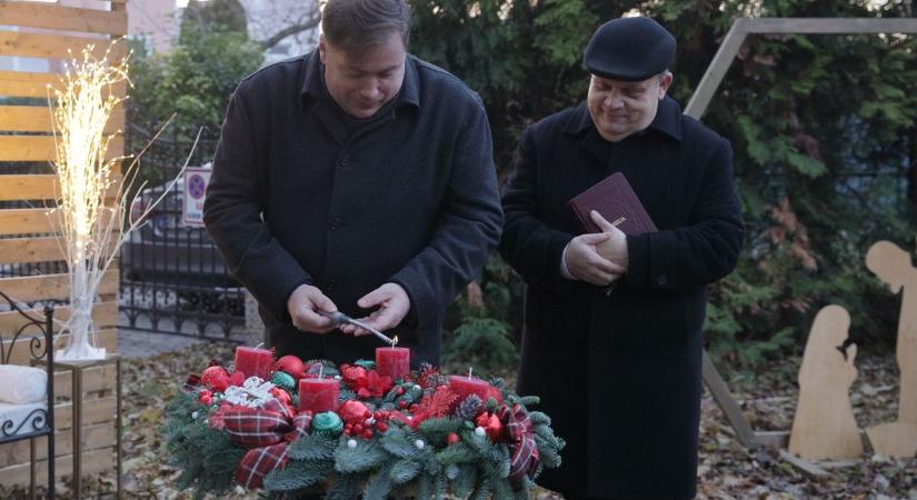 Meghitt vásári hangulat Öreghegyen, gyertyagyújtással (videóval)