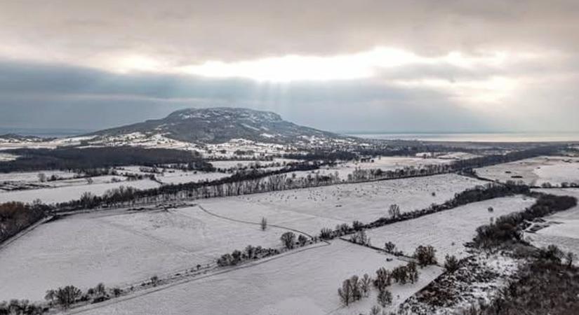 Adventi hangolódás Badacsonyban: forralt bor, legendák és téli panorámák
