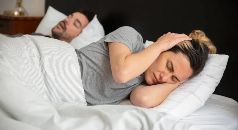 Horkolás gyötri? Ezek az okok állhatnak a háttérben – és így tehet ellene!