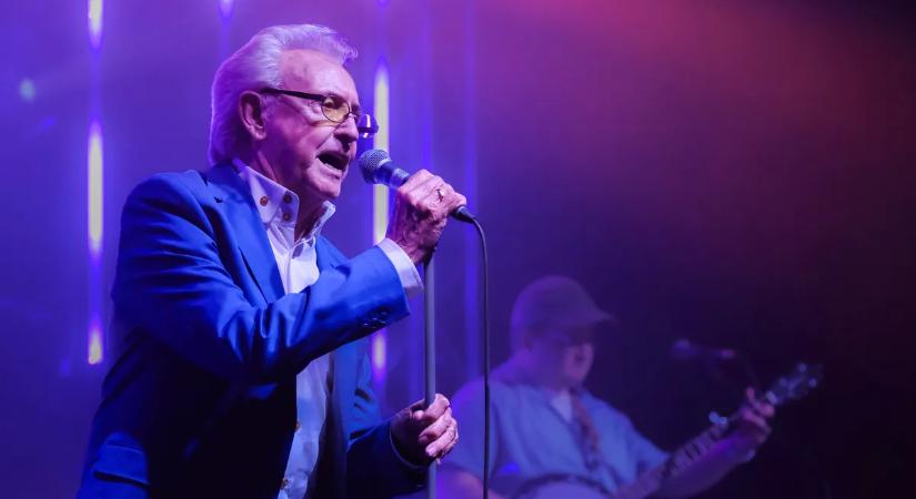 „Ikonikus énekes vagyok, demenciával küzdök, de idén karácsonykor van egy ajándék, amit a betegség sem vehet el tőlem”