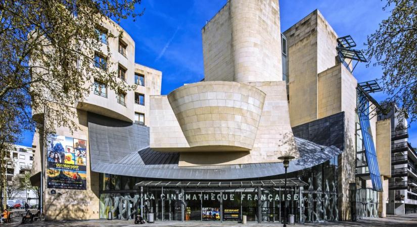 Épp Sigourney Weaver tartott előadást egy párizsi moziban, mikor támadtak az ágyi poloskák