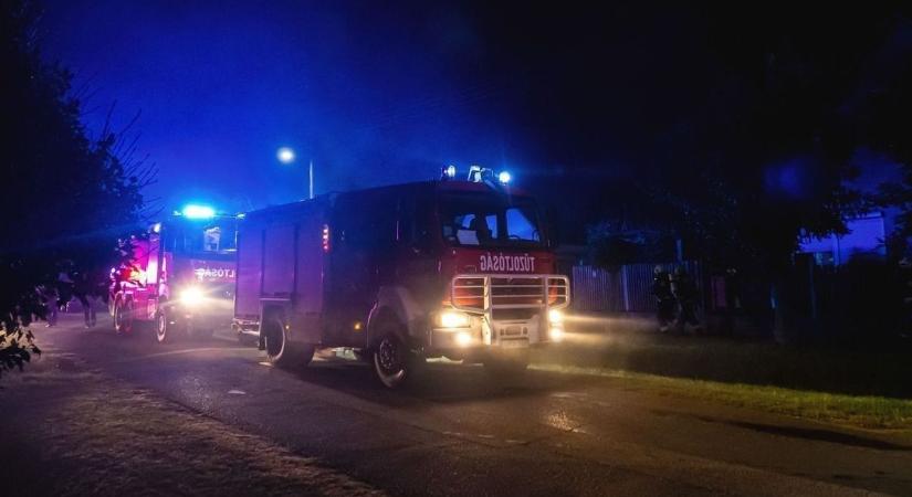 Felborult autó miatt állt a forgalom Gyöngyösön, az érintett útszakaszt lezárták!