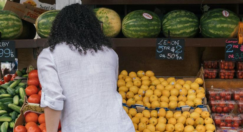 Vajon mi az oka a kemény NAV-büntetésnek? Súlyos milliókba kerülhet a papírok nélküli gyümölcs