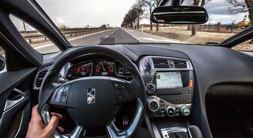 Elég volt egy pohár tömény, hogy a profi raliversenyző kontroll nélkül sodródjon ki a pályáról