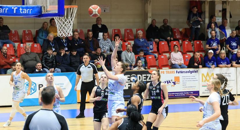 Gyászszünet, köszöntés és egy nagy visszatérő a KSC bajnokiján (galéria)