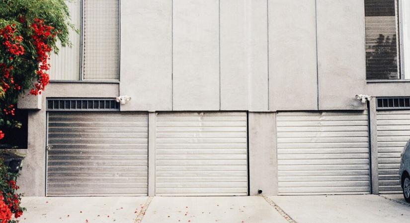 Drágább egy garázs a fővárosban, mint egy lakás Szabadkán