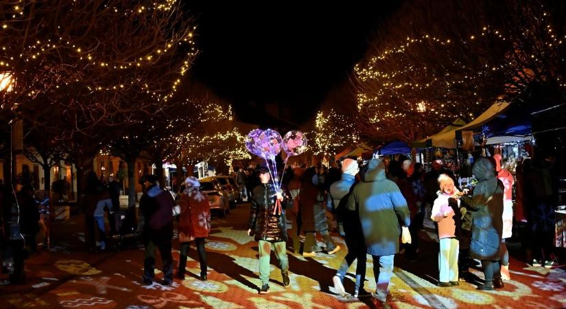 Az Adventi Korzó idén még több látványossággal rajtolt el Mosonmagyaróváron – képgaléria