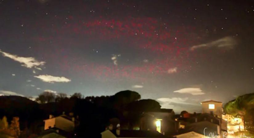 Vörös fénygyűrű jelent meg az égen! Sokkot kaptak a falusiak