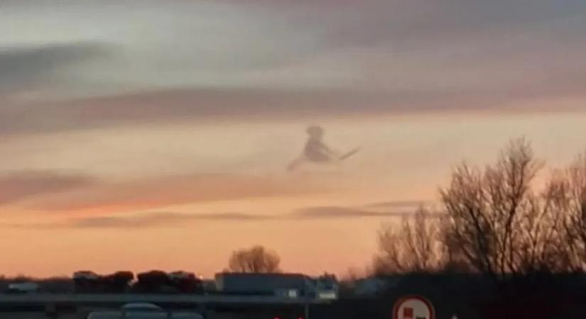 Különleges égi jelenség Pest vármegyében – Ön szerint mire hasonlít?