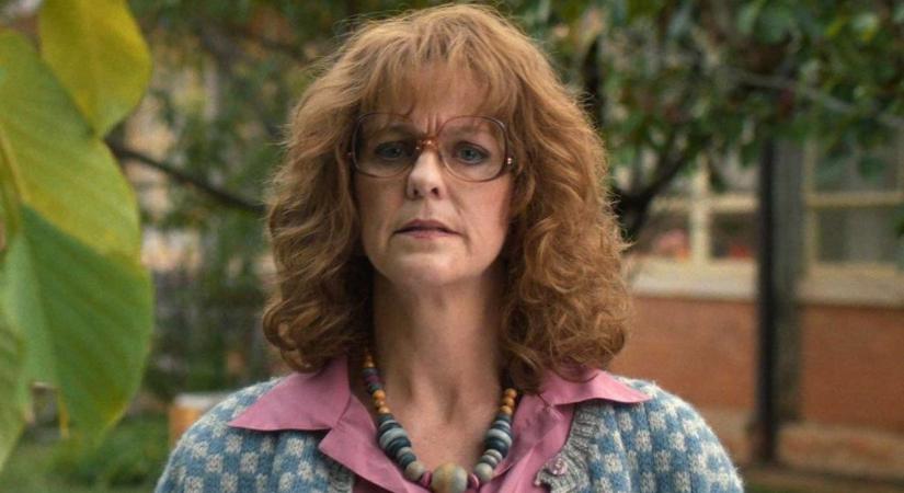 A Stranger Things írói egy középiskolai tanáruknak is szerepet adtak az új évadban