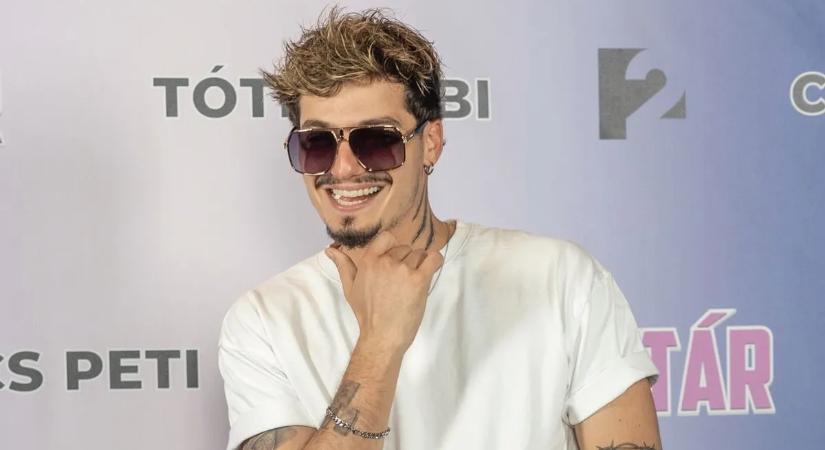 Megsérült Marics Peti a Megasztár színpadán - Videó