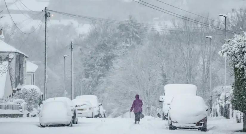 Kiterjedt havazás és téli vihar érte el az Egyesült Államok középnyugati részét, Chicagóban részben leállt a légiközlekedés