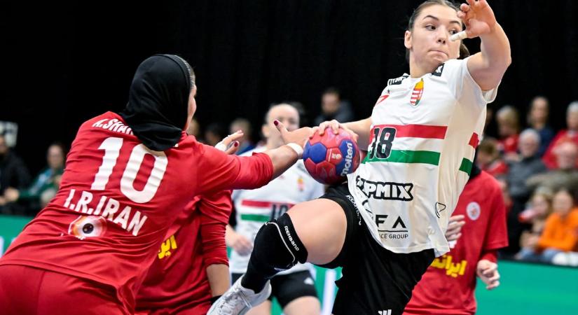 Harmincnégy gólos győzelemmel zárta második vb-meccsét a női kéziválogatott