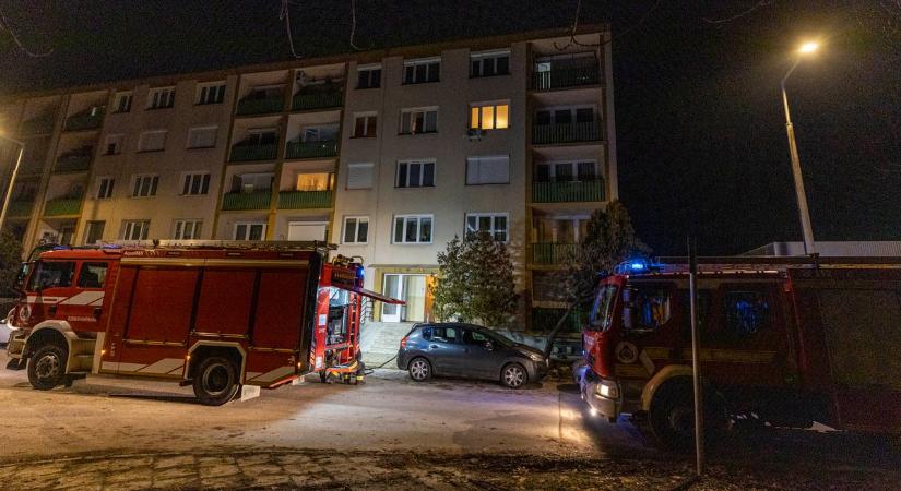 Lángok csaptak fel egy fehérvári lakásban szombaton este (videóval)