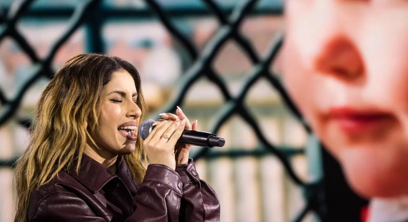 Háborúellenes Gyűlés: megvillantotta a jegygyűrűjét Radics Gigi