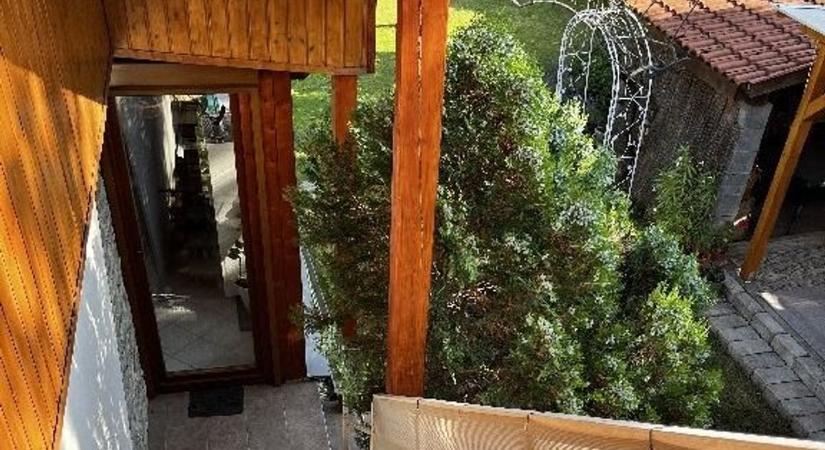 Rengeteg lehetőség rejlik az eladó kisbácsai házban - fotók