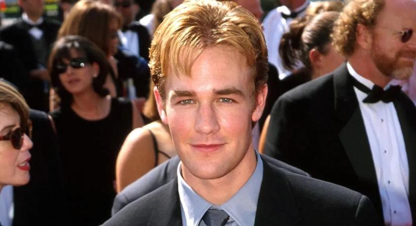 Megható fotót posztolt a rákbeteg világsztár – így próbált mosolyogni családja körében a Hálaadáskor