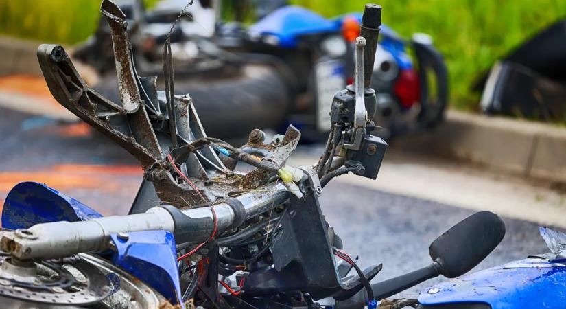 Egy teherautó kerekei alá esett a gyönyörű motoros influenszer