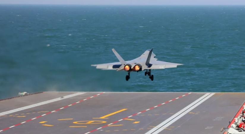 Kína a tengeren is beledobja a kesztyűt az amerikaiak arcába