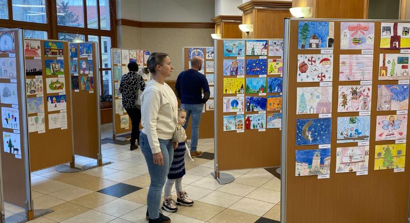 Gyermeki alkotások ünnepe – Megnyílt az adventi rajzpályázat kiállítása a Liszt Központban