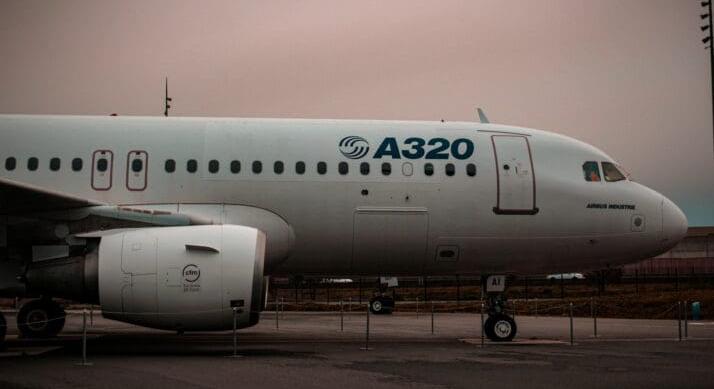 Repülőgép baleset miatt visszahívták az Airbusokat – Járatleállások az egész világon