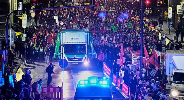 Tömegtüntetés zavarta az AfD új ifjúsági szervezetének alakuló kongresszusát