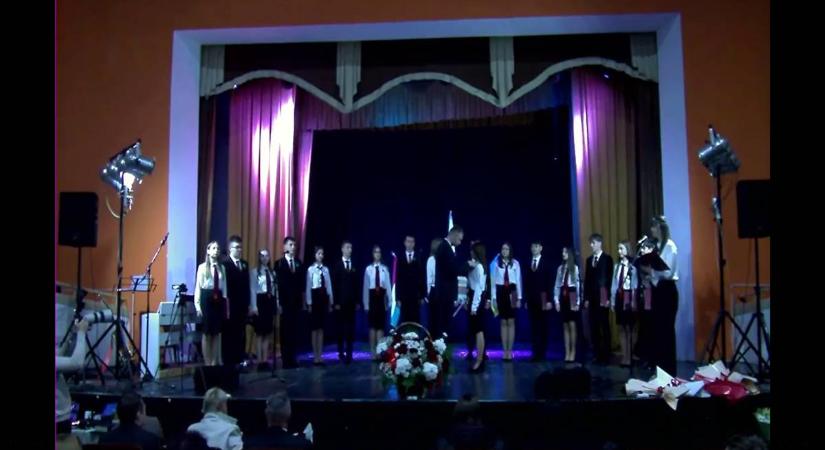 Szalagavató a Nagyberegi Református Líceumban - „Erős torony az Úr neve”