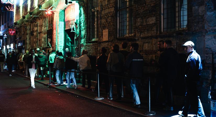 Halálra vertek egy férfit egy V. kerületi szórakozóhelyen szombaton