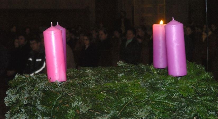 Az első adventi koszorú, ami mindent megváltoztatott – de biztosan nem ilyennek képzeled!