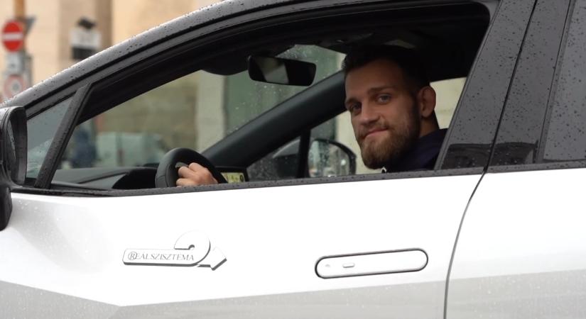 „Kézzel adom a gázt” – volán mögött a kerekesszékes paralimpiai bajnok