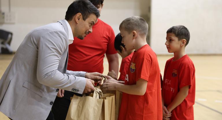 Mikulás-gála hátrányos helyzetű gyerekeknek – a Barca Academy Hungary negyedszer szervez különleges napot