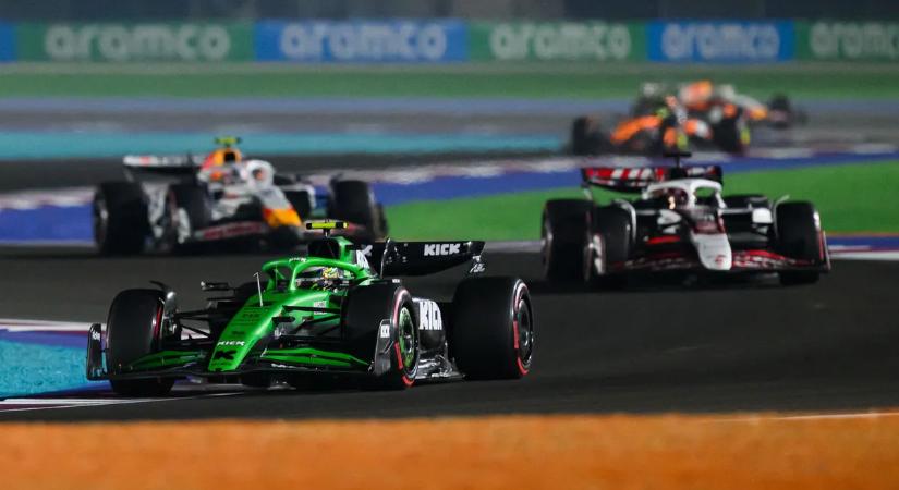 Sokkoló büntetés a sorsdöntő Forma-1-es Katari Nagydíj előtt, változott a rajtsorrend