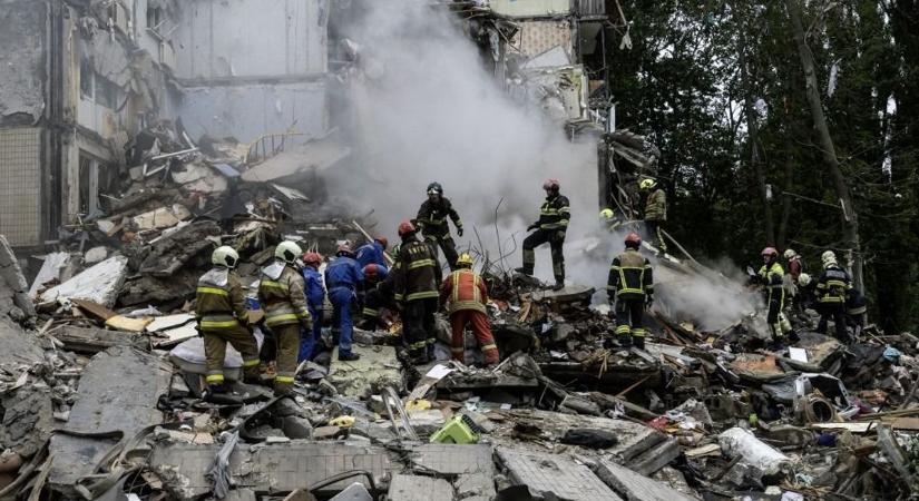 Halálos orosz dróntámadás Kijevben - az ukránok fekete-tengeri olajterminálokat bombáztak